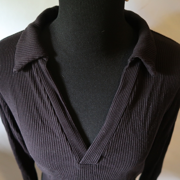 V Neck Ribbed Top - Picture 4 of 4
